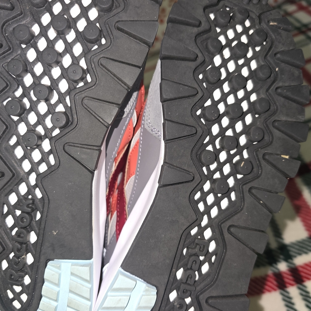 Reebok Women's Sneakers in Gray, Red, and Blue - Picture 8 of 9